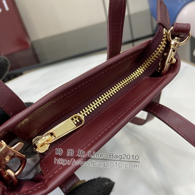 Gucci專櫃古馳最新款飾小狗細節GG迷你手提肩包 jh2014型號：831899